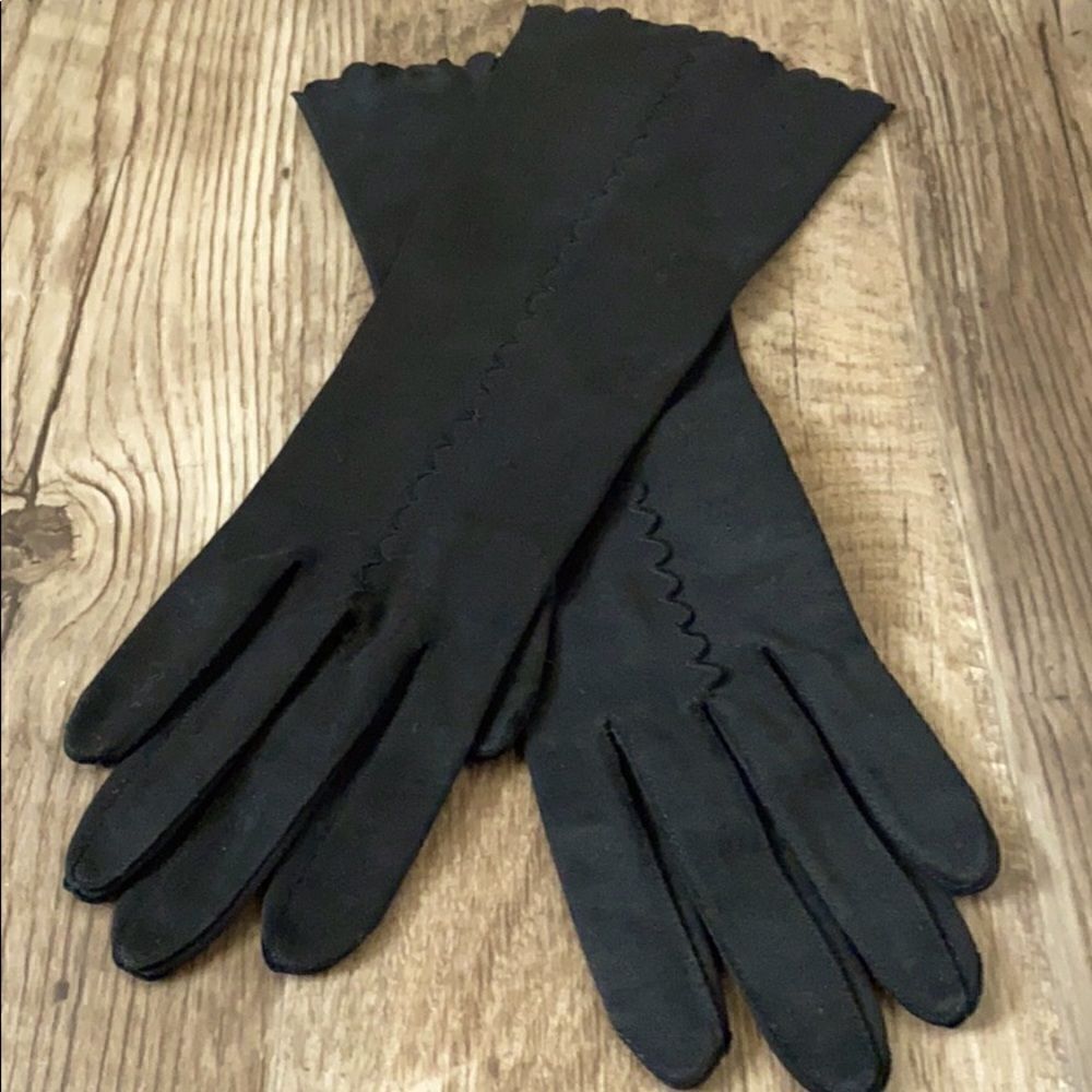 Gloves - Picture 3 of 6